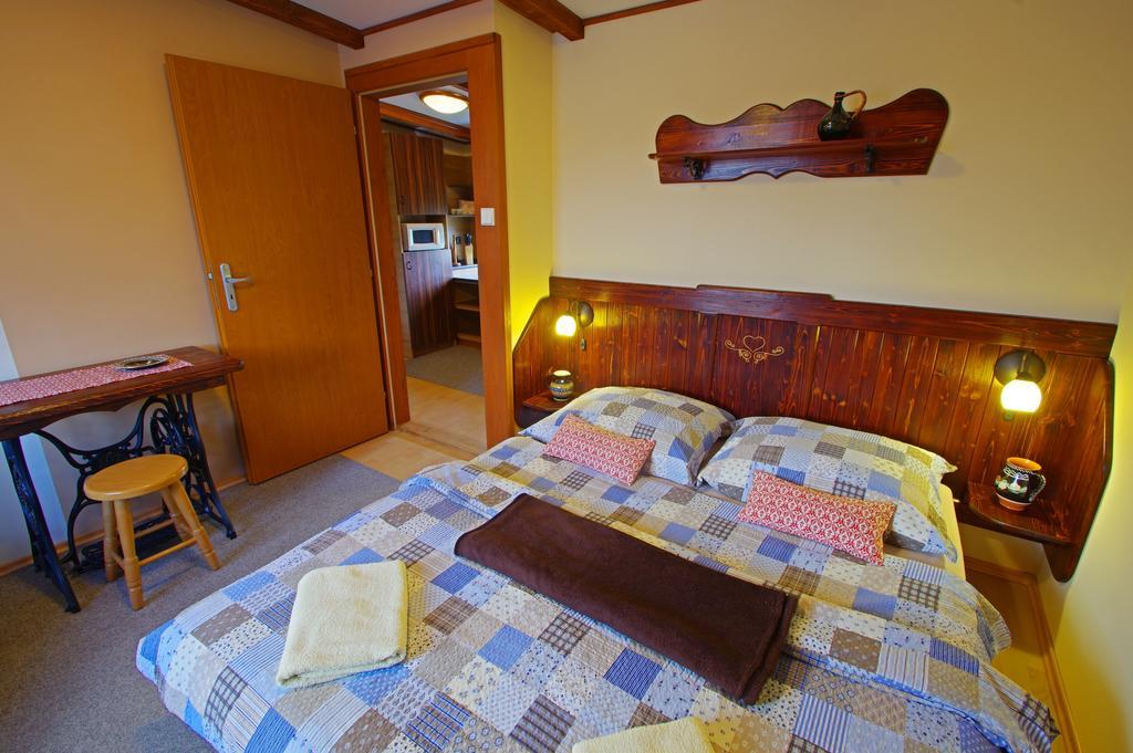 Yellow Paradise House ฮราบูชิเซ ภายนอก รูปภาพ
