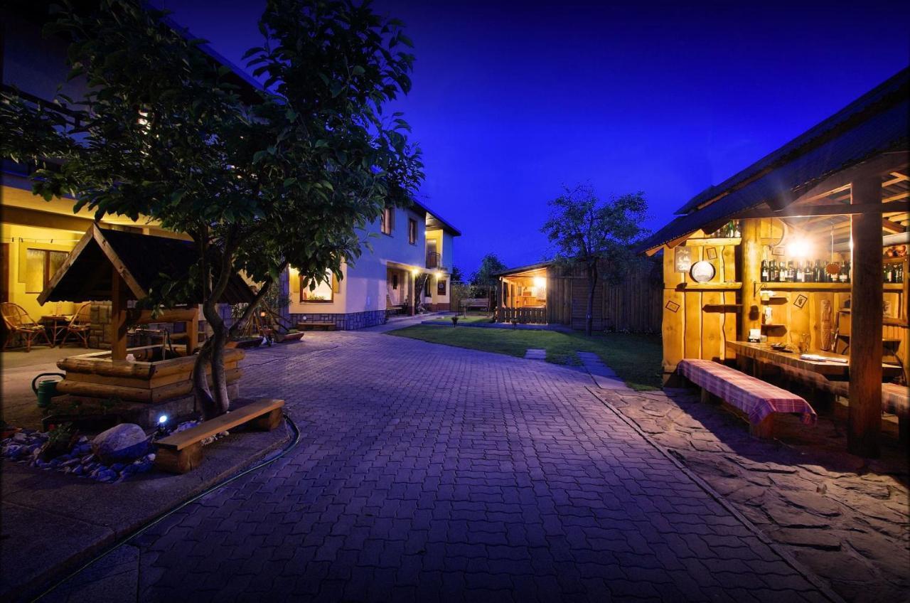 Yellow Paradise House ฮราบูชิเซ ภายนอก รูปภาพ